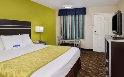 Photo 4 - Americas Best Value Inn Pasadena Houston