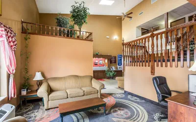 Photo 3 - Econo Lodge Inn & Suites Fairview Heights - St. Louis