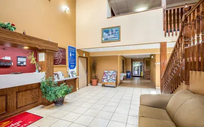 Photo 5 - Econo Lodge Inn & Suites Fairview Heights - St. Louis
