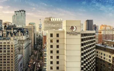 Photo 2 - DoubleTree by Hilton Philadelphia Center City