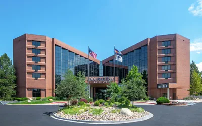 Photo 2 - DoubleTree by Hilton Denver - Aurora