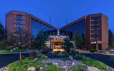 Photo 2 - DoubleTree by Hilton Denver - Aurora
