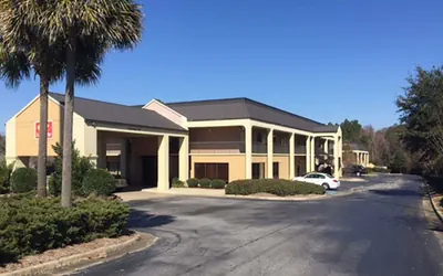 Photo 2 - Econo Lodge Cordele