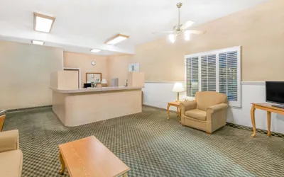 Photo 2 - Days Inn by Wyndham Deming