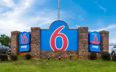 Photo 2 - Motel 6 Lagrange, GA