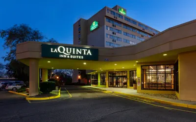 Photo 2 - La Quinta Inn & Suites by Wyndham Secaucus Meadowlands