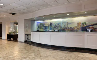 Photo 3 - La Quinta Inn & Suites by Wyndham Secaucus Meadowlands