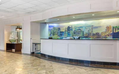 Photo 4 - La Quinta Inn & Suites by Wyndham Secaucus Meadowlands