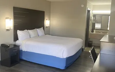 Photo 4 - Days Inn by Wyndham Moss Point Pascagoula