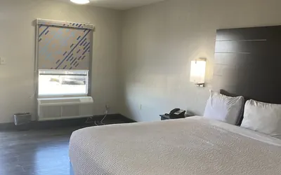 Photo 5 - Days Inn by Wyndham Moss Point Pascagoula