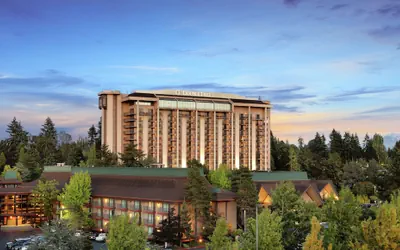 Photo 2 - DoubleTree by Hilton Seattle Airport