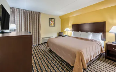 Photo 4 - Quality Inn & Suites Cincinnati Uptown Norwood