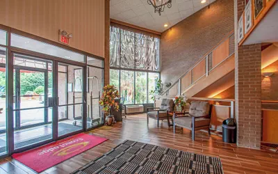Photo 3 - Econo Lodge Metro