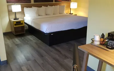 Photo 3 - Days Inn & Suites by Wyndham Clovis