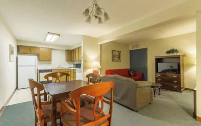 Photo 3 - Eco Lodge Inn & Suites Bentonville near I 49