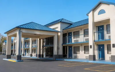Eco Lodge Inn & Suites Bentonville near I 49