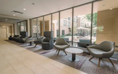 Photo 3 - Courtyard by Marriott Nashua