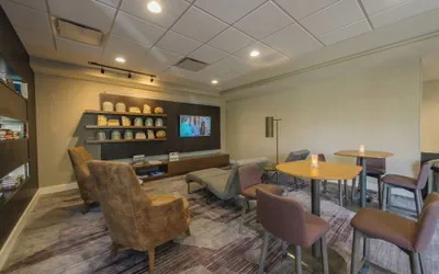 Photo 4 - Courtyard by Marriott Nashua