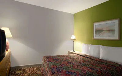 Photo 4 - Days Inn by Wyndham West Memphis