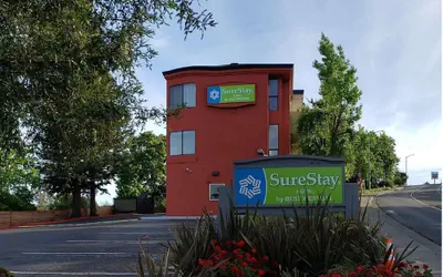 Photo 2 - SureStay Hotel by Best Western Vallejo Napa Valley