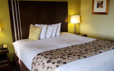 Photo 5 - SureStay Hotel by Best Western Vallejo Napa Valley