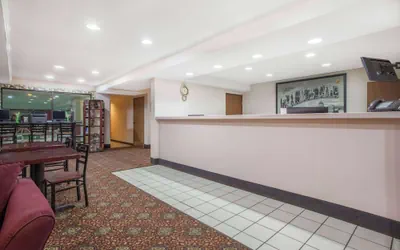 Photo 3 - Super 8 by Wyndham Gettysburg
