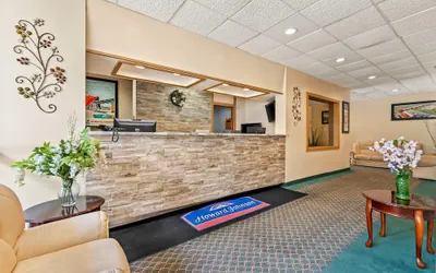 Photo 4 - Howard Johnson by Wyndham Albany