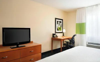 Photo 5 - Fairfield Inn & Suites by Marriott Champaign