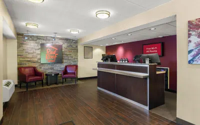 Photo 4 - Red Roof Inn Salem
