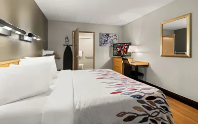 Photo 5 - Red Roof Inn Salem