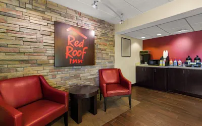 Photo 3 - Red Roof Inn Salem