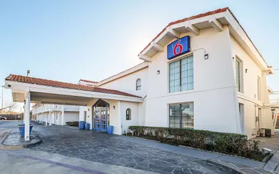 Photo 2 - Motel 6 Grand Prairie, TX - Interstate 30
