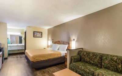 Photo 5 - Econo Lodge Clinton - Jackson West