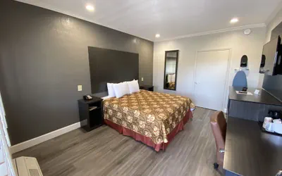 Photo 4 - Budget Inn of Hayward