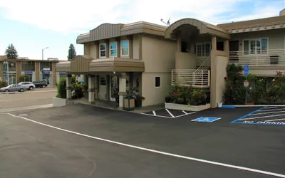 Photo 3 - Budget Inn of Hayward