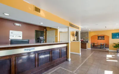 Photo 5 - Econo Lodge Inn & Suites Brooks - Louisville South