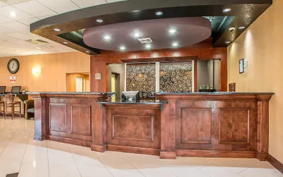Photo 4 - Clarion Inn Elmhurst - Oak Brook near I-88, I-290, I-294