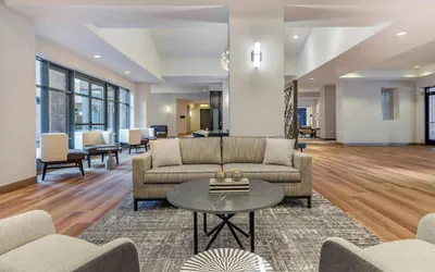 Photo 2 - Sheraton Suites Old Town Alexandria