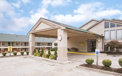 Photo 2 - Days Inn by Wyndham Wytheville