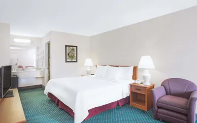 Photo 5 - Days Inn by Wyndham Wytheville