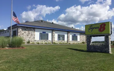 Photo 2 - Super 8 by Wyndham Petoskey