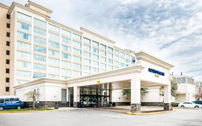 Photo 2 - Metro Points Hotel
