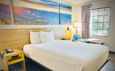 Photo 4 - Days Inn by Wyndham WestEnd Alexandria,VA Washington DC Area