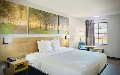 Photo 5 - Days Inn by Wyndham WestEnd Alexandria,VA Washington DC Area