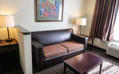 Photo 4 - Oxford Suites Portland - Jantzen Beach