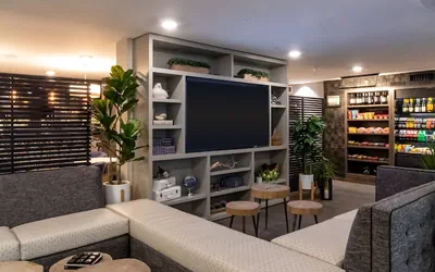 Photo 2 - Oxford Suites Portland - Jantzen Beach