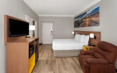 Photo 2 - Days Inn & Suites by Wyndham Arlington Heights