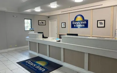 Photo 5 - Days Inn & Suites by Wyndham Arlington Heights