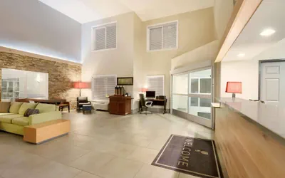 Photo 3 - Country Inn & Suites by Radisson, Chippewa Falls, WI