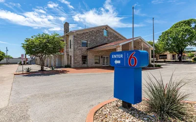 Photo 2 - Motel 6 Georgetown, TX